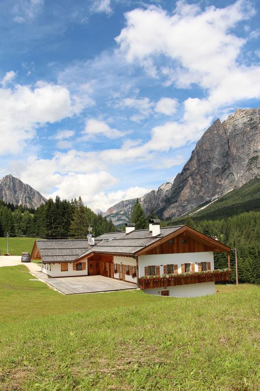 Jaegerhaus Agriturismo كورتينا دامبيتزو المظهر الخارجي الصورة