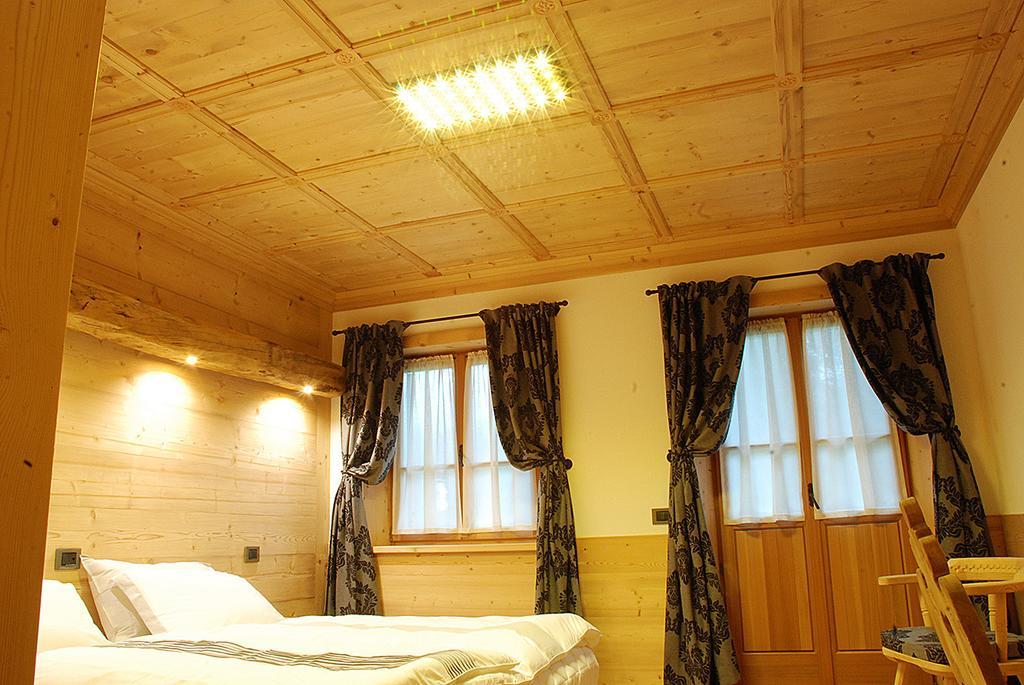 Jaegerhaus Agriturismo كورتينا دامبيتزو الغرفة الصورة