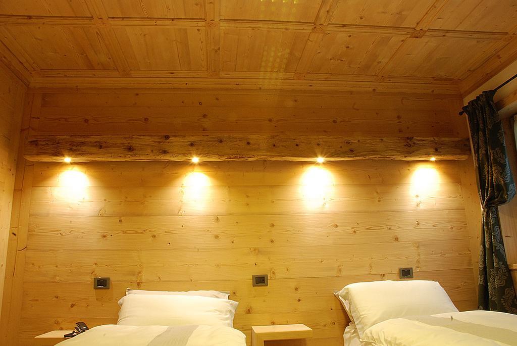 Jaegerhaus Agriturismo كورتينا دامبيتزو الغرفة الصورة