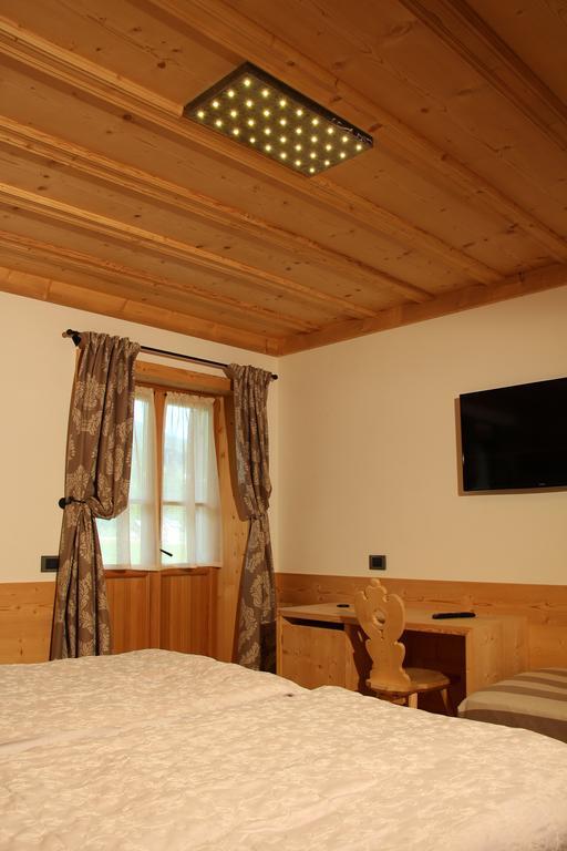 Jaegerhaus Agriturismo كورتينا دامبيتزو الغرفة الصورة