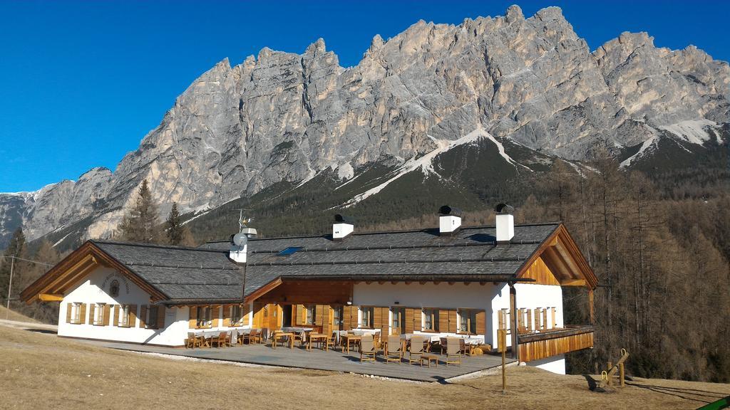 Jaegerhaus Agriturismo كورتينا دامبيتزو المظهر الخارجي الصورة