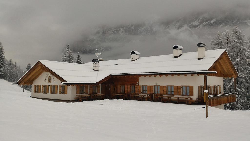 Jaegerhaus Agriturismo كورتينا دامبيتزو المظهر الخارجي الصورة