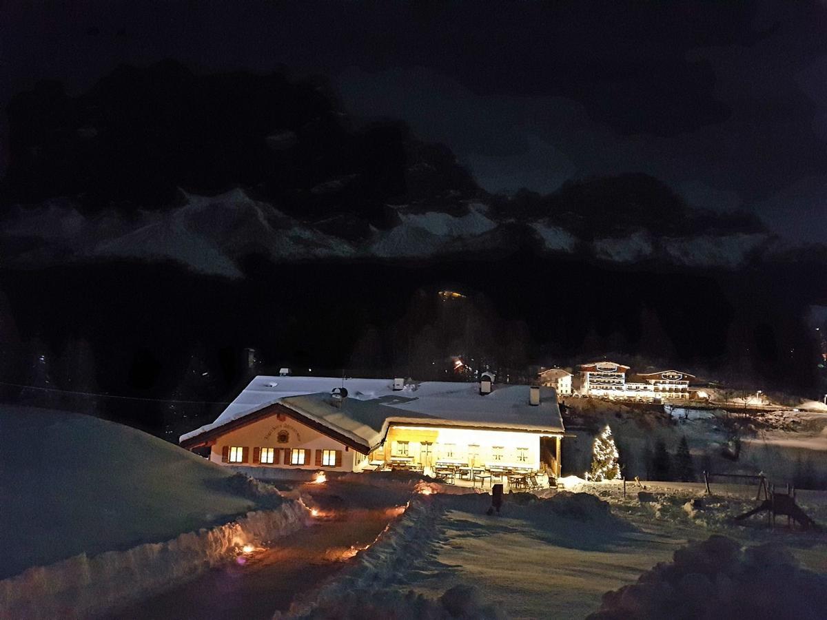 Jaegerhaus Agriturismo كورتينا دامبيتزو المظهر الخارجي الصورة