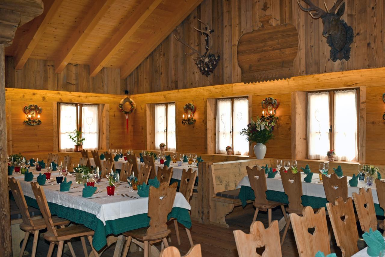 Jaegerhaus Agriturismo كورتينا دامبيتزو المظهر الخارجي الصورة